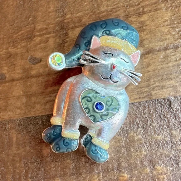 Vintage Kenneth Cole Cat Brooch Wearing Hat, Booties & Heart Enameled Crystal - Picture 7 of 13